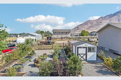 7901 N Cobblerock Rd E, Lake Point, UT 84074 - Photo 67