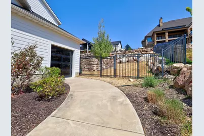 1154 Fawn Dr, Pleasant View, UT 84414 - Photo 3
