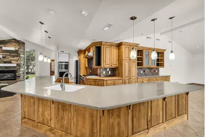 2128 E 11270 S, Sandy, UT 84092 - Photo 9