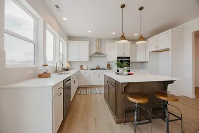5233 S Paramount Dr, Riverdale, UT 84405 - Photo 9