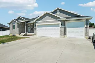 1438 W 2535 N, Clinton, UT 84015 - Photo 3