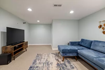 2490 E Commonwealth Ave S, Salt Lake City, UT 84109 - Photo 17