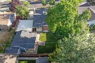 2490 E Commonwealth Ave S, Salt Lake City, UT 84109 - Photo 33