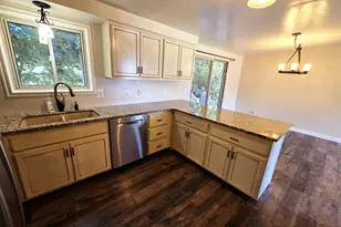 689 E Lavina Dr S, South Ogden, UT 84403 - Photo 9