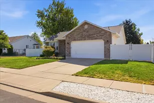 2847 W Lindi Way, Layton, UT 84041 - Photo 3
