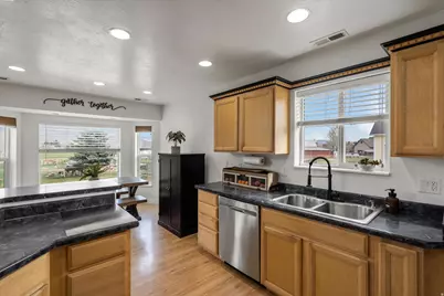 2444 N Sierra Dr, Eden, UT 84310 - Photo 7