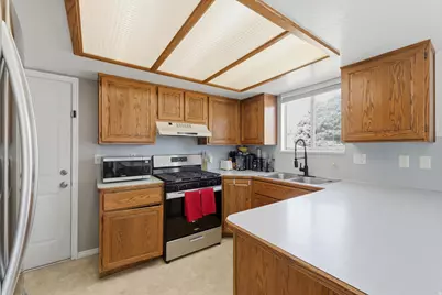3799 Foxglen Dr, Roy, UT 84067 - Photo 17