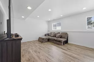 3799 Foxglen Dr, Roy, UT 84067 - Photo 25