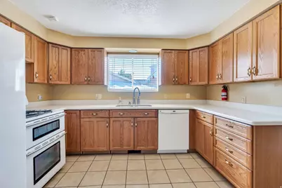 3382 S Sharon Cir, Magna, UT 84044 - Photo 3