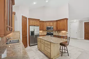 1832 E Peyton Ct, Holladay, UT 84117 - Photo 9
