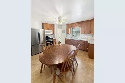 7811 S Oak St, Sandy, UT 84092 - Photo 3