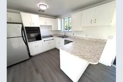 8629 S Vaquero Dr, Sandy, UT 84094 - Photo 7