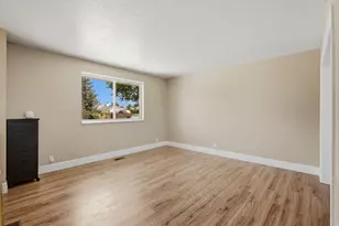 322 E Annalyn Dr, Sandy, UT 84070 - Photo 9