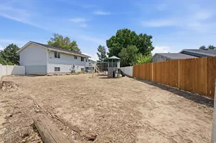 322 E Annalyn Dr, Sandy, UT 84070 - Photo 35