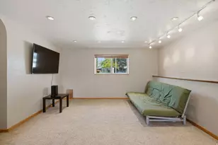 322 E Annalyn Dr, Sandy, UT 84070 - Photo 25