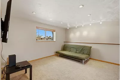 322 E Annalyn Dr, Sandy, UT 84070 - Photo 23
