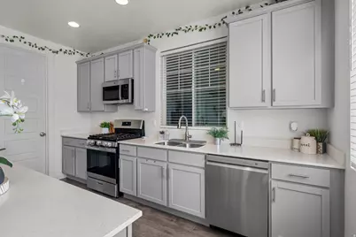 945 W Montaulk Ln, Stansbury Park, UT 84074 - Photo 9