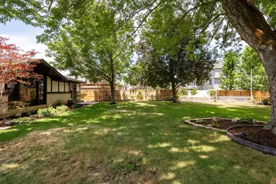 9739 S Laura Lane Dr, Sandy, UT 84092 - Photo 37