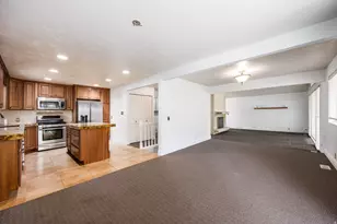 9739 S Laura Ln Dr, Sandy, UT 84092 - Photo 13