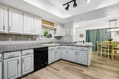 2112 N Sunset Dr, Layton, UT 84040 - Photo 7