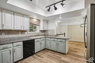 2112 N Sunset Dr, Layton, UT 84040 - Photo 7