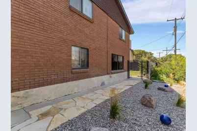 3371 E Larchmont Dr, Salt Lake City, UT 84109 - Photo 23