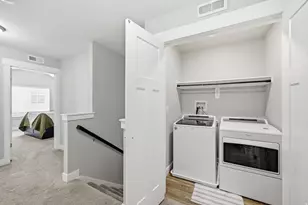 9283 S Bennington Ct, Sandy, UT 84094 - Photo 15