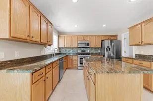 1121 Oakridge Park Dr, Farmington, UT 84025 - Photo 9