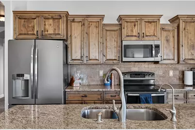 425 E Meadow Lark Ln, Elk Ridge, UT 84651 - Photo 15