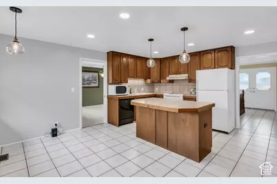 2329 E Sublette Pl, Sandy, UT 84093 - Photo 17