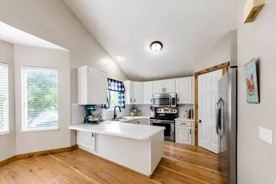 5503 S 3375 W, Roy, UT 84067 - Photo 7