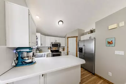 5503 S 3375 W, Roy, UT 84067 - Photo 7
