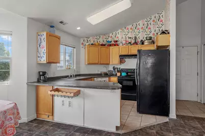 148 W Daybreak Ln, Saratoga Springs, UT 84045 - Photo 7