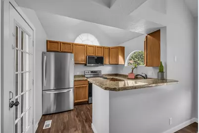 1387 W Breakwater Dr S, Taylorsville, UT 84123 - Photo 7