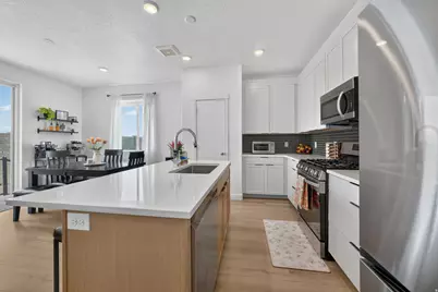 8391 S Meadowlark Ln, West Jordan, UT 84088 - Photo 15