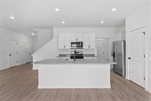 7136 Oquirrh Ranch Pkwy N, Eagle Mountain, UT 84005 - Photo 3