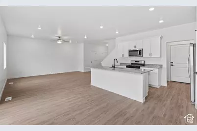7136 Oquirrh Ranch Pkwy N, Eagle Mountain, UT 84005 - Photo 5