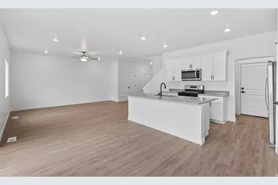 7136 Oquirrh Ranch Pkwy N, Eagle Mountain, UT 84005 - Photo 5