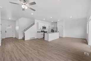 7136 Oquirrh Ranch Pkwy N, Eagle Mountain, UT 84005 - Photo 7