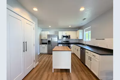 1872 S 575 E, Clearfield, UT 84015 - Photo 7