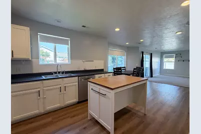 1872 S 575 E, Clearfield, UT 84015 - Photo 5
