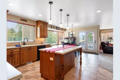 10403 S Walnut Canyon Ln, South Jordan, UT 84009 - Photo 11
