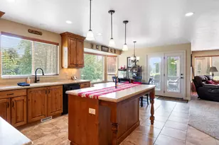 10403 S Walnut Canyon Ln, South Jordan, UT 84009 - Photo 11