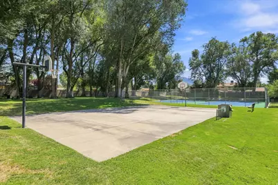 1554 E 5600 S, Holladay, UT 84121 - Photo 27