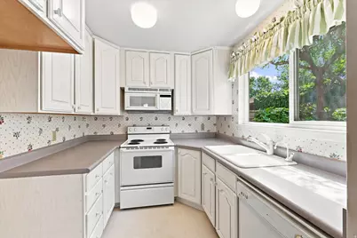 1554 E 5600 S, Holladay, UT 84121 - Photo 5