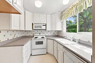 1554 E 5600 S, Holladay, UT 84121 - Photo 5