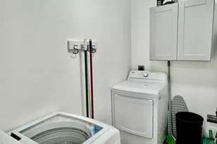 211 N 200 W, Salt Lake City, UT 84103 - Photo 25