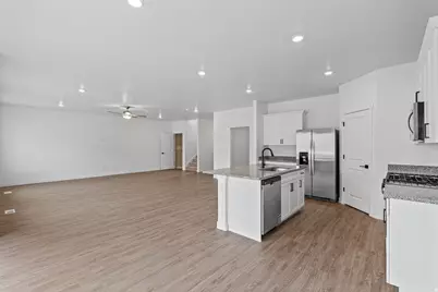 7146 Oquirrh Ranch Pkwy N, Eagle Mountain, UT 84005 - Photo 13