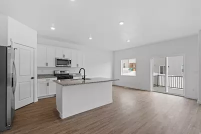 7146 Oquirrh Ranch Pkwy N, Eagle Mountain, UT 84005 - Photo 11