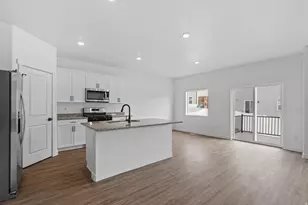 7146 Oquirrh Ranch Pkwy N, Eagle Mountain, UT 84005 - Photo 11